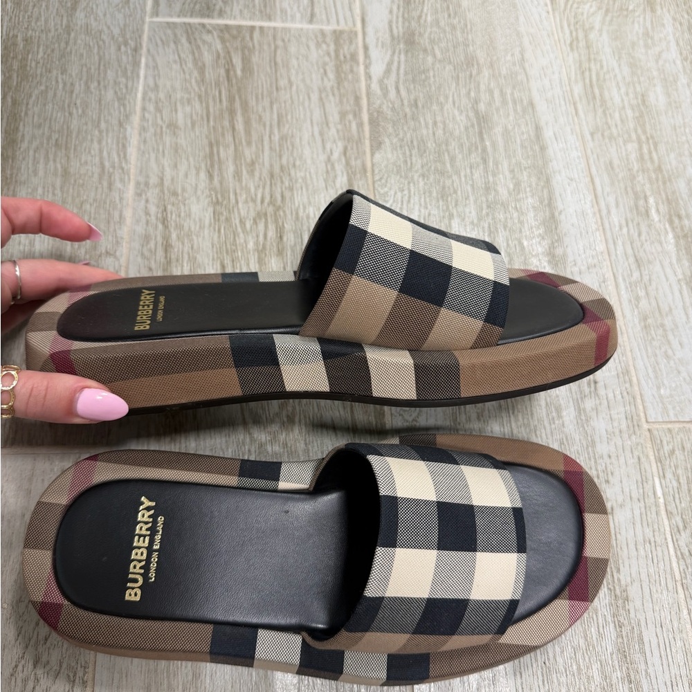 Burberry slide sandals - Picture 2 of 3